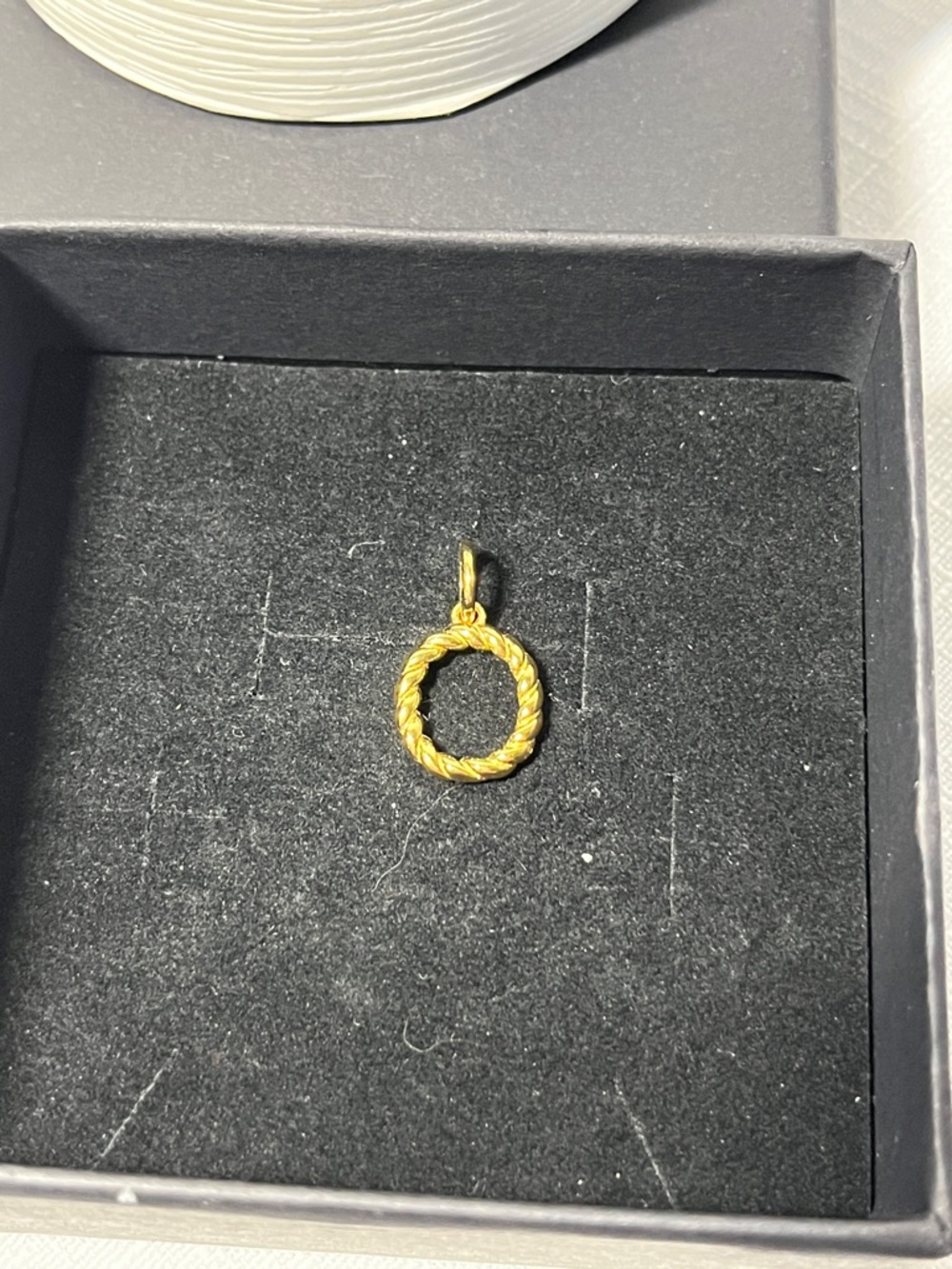 New Hillberg & Berk Gold Rope “O” or Circle Pendant - Gold. Authentic!